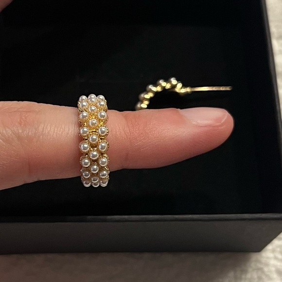 Hoop pearl earrings. Gold-tone - Picture 3 of 4